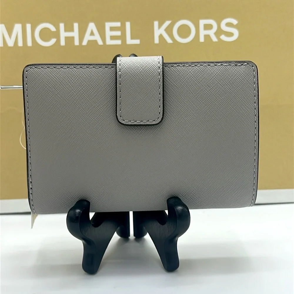 MICHAEL KORS Medium Saffiano Leather Bifold Zip CN Wallet PEARL GREY